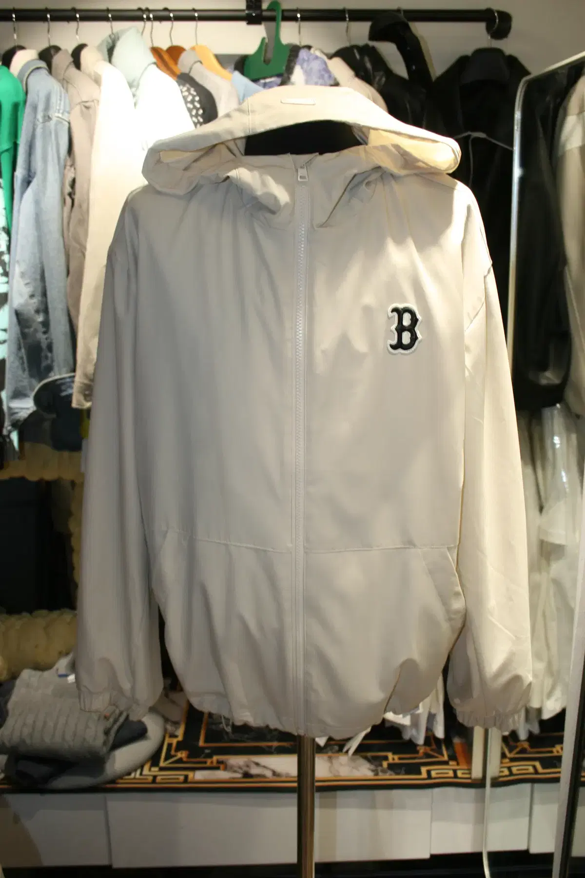 [~90% CLEARANCE] MLB 베이지 바람막이